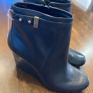 Isaac Mizrahi Wedge Boots 8.5